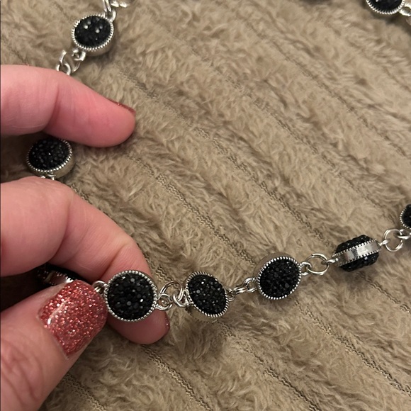 Elegant Black and Silver Choker - Picture 5 of 10